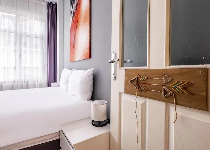 Sleek Flat With Excellent View In Cihangir * Istanbul