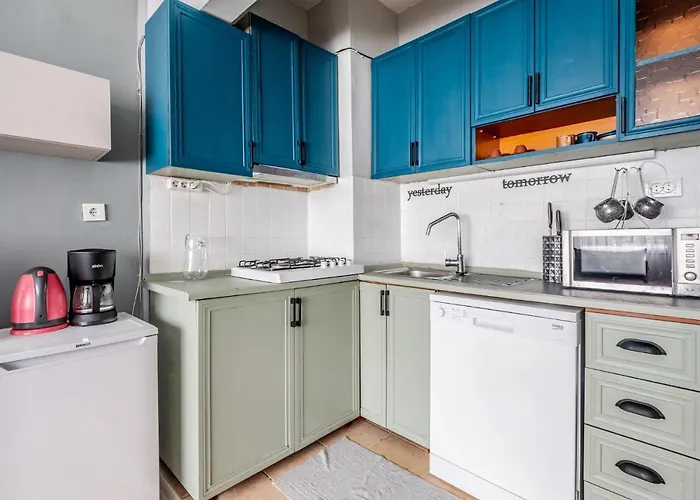 Sleek Flat With Excellent View In Cihangir Apartment *