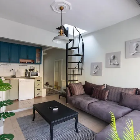 Lägenhet Sleek Flat With Excellent View In Cihangir Istanbul