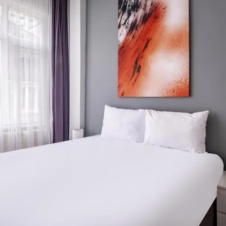 Sleek Flat With Excellent View In Cihangir *